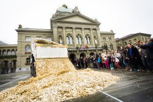 Activists from Generation Grundeinkommen organise a performance in Bern, Switzerland in support of a basic income. By Stefan Bohrer [CC0], via Wikimedia Commons